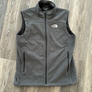 Men’s north face vest